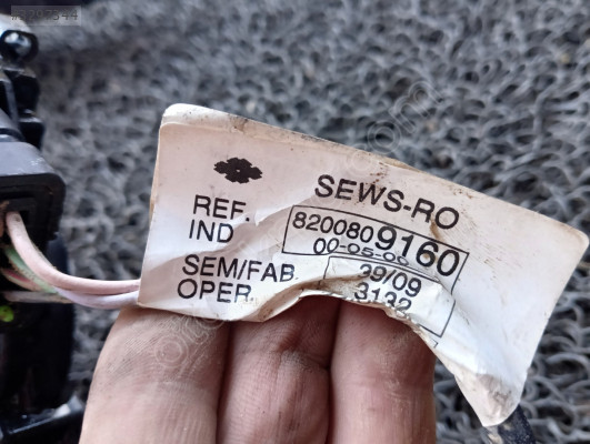 8200809160 kango sol kapı tesisat