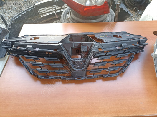 Renault Taliant Ön Panjur Orjinal Çıkma