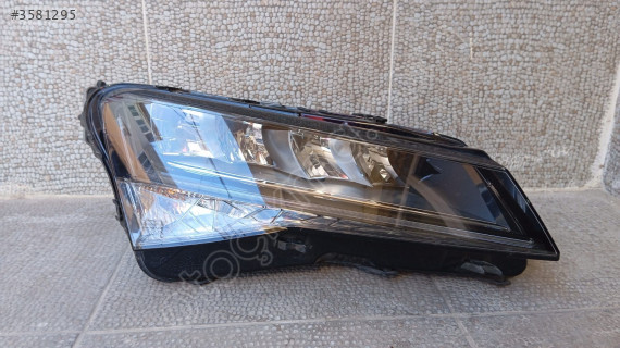 Orjinal Çıkma Skoda Superb Sağ Far - Oto Parçaları