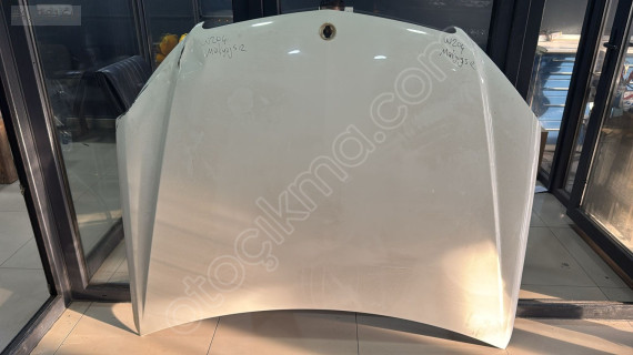 MERCEDES C SERİ W205 BEYAZ UFAK HASARLI ÖN KAPUT