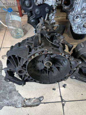 VOLVO  S40  2.0  TDCİ  6  İLERİ   MANUEL ŞANZIMAN