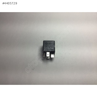 Audi A4 S4 Röle V23134-B52-X301 8D0951253A