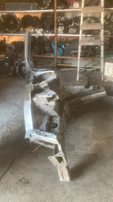 Nissan micra sağ ön çeyrek çıkma