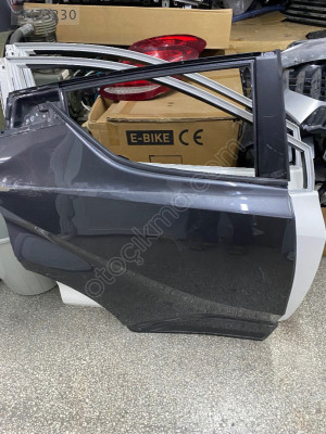 2020-2023 TOYOTA C-HR SAĞ ARKA KAPI ORJİNAL ÇIKMA