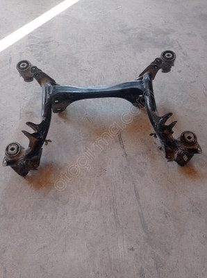 AUDİ A4 A5 ARKA TRAVES 8W0505235AN