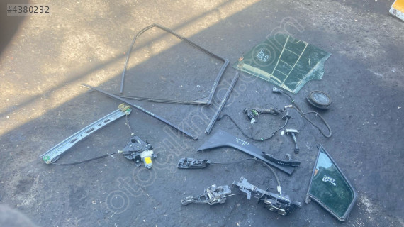 FORD TOURNEO SAĞ ÖN KAPI İÇİ KONUK OTO