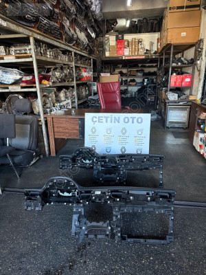 Clio 5-V Ön Göğüs Torpido 2020- 681037148R - Renault Mais