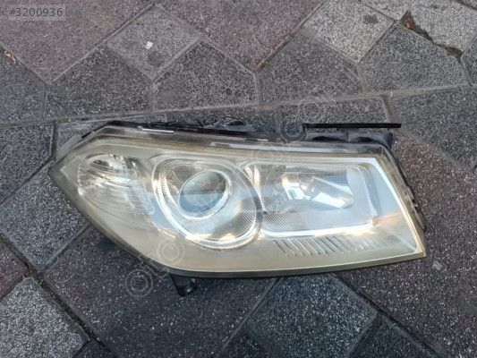 RENAULT MEGANE 2 SAĞ FAR ÇIKMA ORJİNAL YEDEK PARÇA