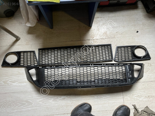 BMW F10 ÖN TAMPON ORTA IZGARA