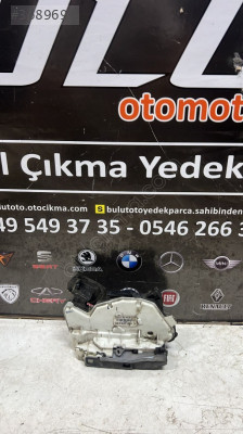 Jetta Kapı Kilidi Ön Sağ 5K1837016B 5K1837016D