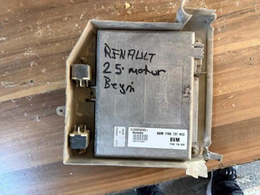 RENAULT 25 MOTOR BEYNİ ORJİNAL ÇIKMA TEMİZ 7700737453