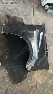 2013-2015 Toyota Yaris Siyah Sağ Ön Çamurluk Orijinal Çıkma