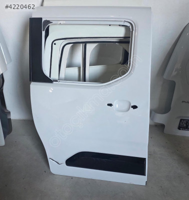 PEUGEOT RİFTER BEYAZ SAĞ SÜRGÜLÜ KAPI ORJINAL LOKALLIK