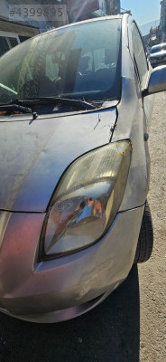 Toyota Yaris sol ön çamurluk