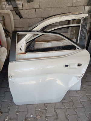 Toyota Corolla sol arka kapı 2013 2018 arası