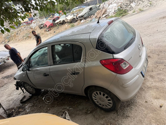 Opel Corsa D arka dingil