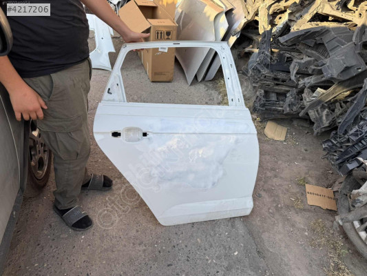 Polo sağ arka kapı