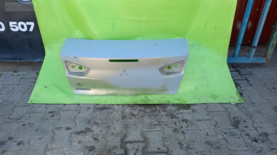 mitsubishi lancer bagaj kapağı