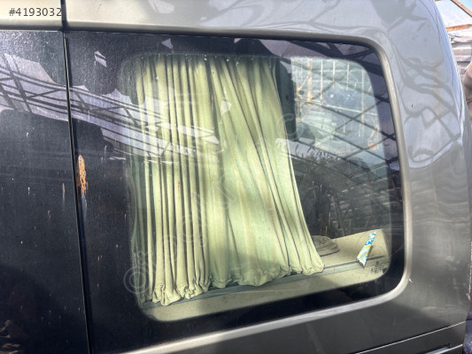 Volkswagen Caddy sol arka kelebek camı