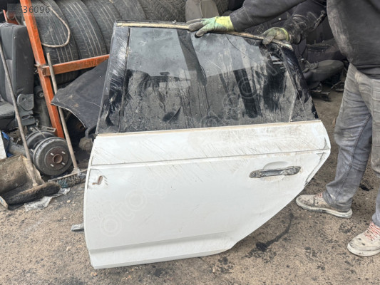 Audi A4 sol arka kapı