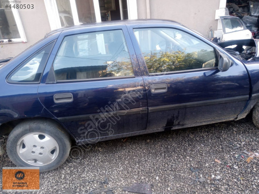 OPEL VECTRA A ( 1995 ) SAĞ ÖN KAPI ORJINAL ÇIKMA