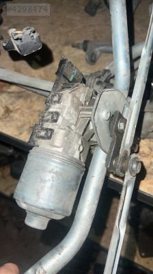 PEUGEOT 208 CAM SİLECEK MOTORU