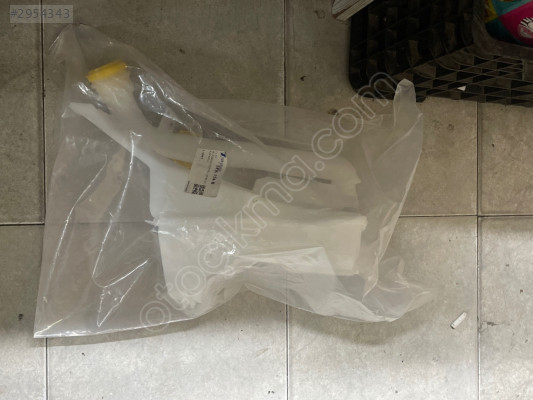 RENAULT CLİO 4 SİLECEK SU BİDONU