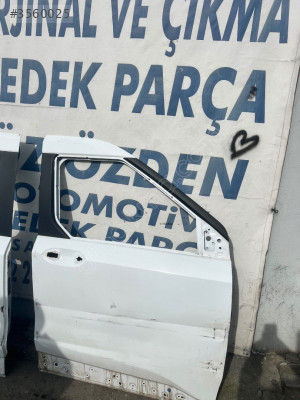 Courier sağ ön kapı