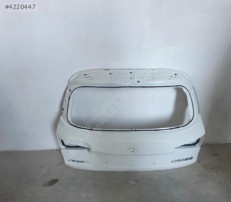 FİAT EGEA CROSS BEYAZ BAGAJ KAPAĞI ORJINAL GÖÇÜKLÜK