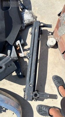 VW CADDY ÇIKMA ORJİNAL ÖN TAMPON DEMİRİ BDÇ