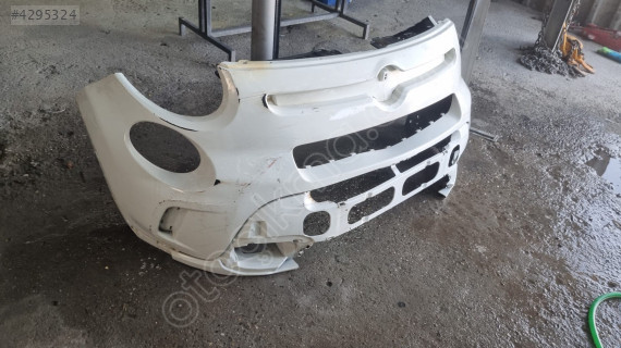 Fiat 500l model 2016 on tampon