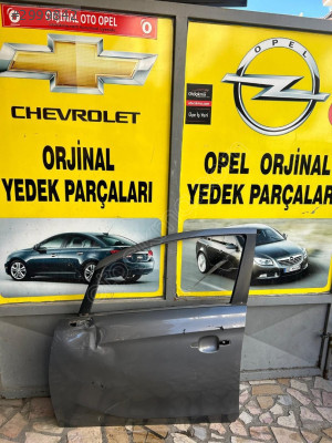 Opel Corsa E Modeli İçin Sol Ön Kapı Çıkma Parçası