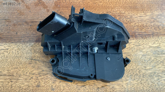 VOLKSWAGEN PASSAT SAĞ ÖN KAPI KİLİDİ A046465