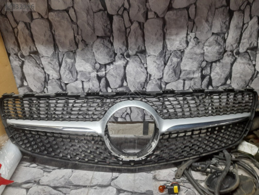 A 176 888 1760 Mercedes A Serisi W176 Ön Panjur  Çıkma Orjinal