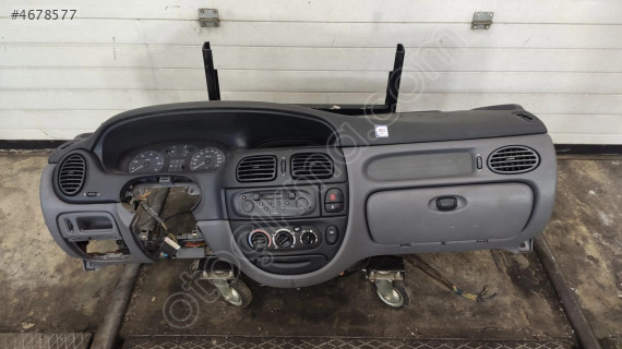 MEGANE 1 ORİJİNAL ÇIKMA GÖĞÜSLÜK İZMİR ÇIKMADA