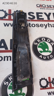 74272-0D400 Toyota Yaris 2015 sol arka kapı cam düğmesi çerçevesi