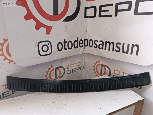 Land Rover Range Rover Arka Tampon Üst Bağliti