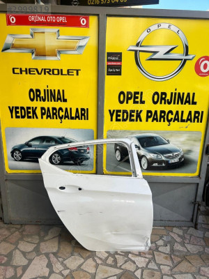 Opel astra k sağ arka kapı beyaz