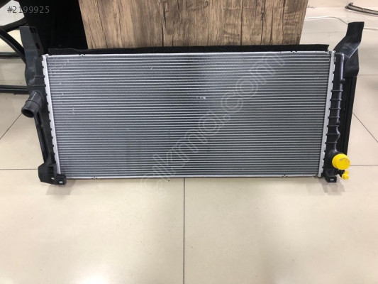 BMW X1 F48 SU RADYATÖRÜ 17117617637