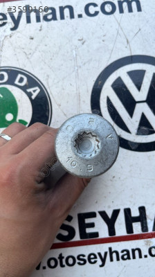 Volkswagen Passat b8.5 b8 arka Forya vidası ..