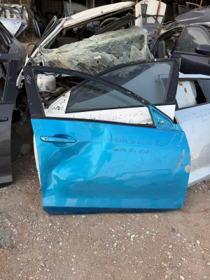 MAZDA 3 SAĞ ÖN KAPI ÇIKMA ORJİNAL