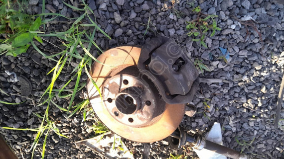 Renault 19 1.8 sol tasiyici kaliper akson yedek parça