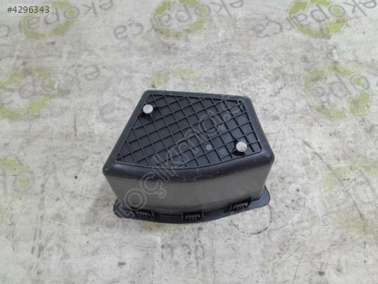 BMW 1 SERİSİ 2012 2015 F20 BAGAJ KAPAĞI SAĞ BÖLMESİ 7249622