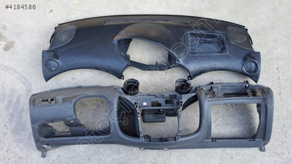 toyota yaris 2004 çıkma orjinal boş göğüs/torpido (son fiyat)
