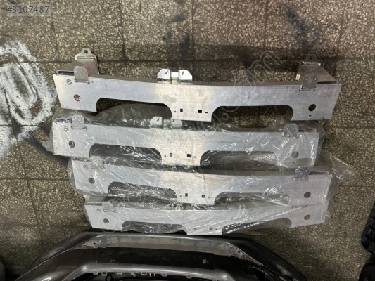 Peugeot 2008 ön tampon demirİ Bütün parçası mevcut
