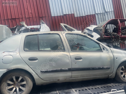 Renault Clio sağ ön kapı