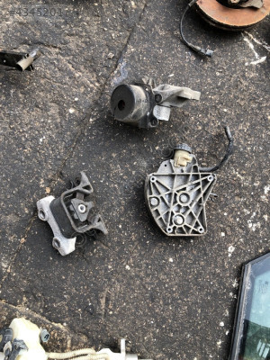 OPEL MERİVA MOTOR KULAKLARI