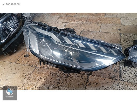 AUDİ A4 2023 LEDLİ SAĞ FAR ÇIKMA ORJİNAL