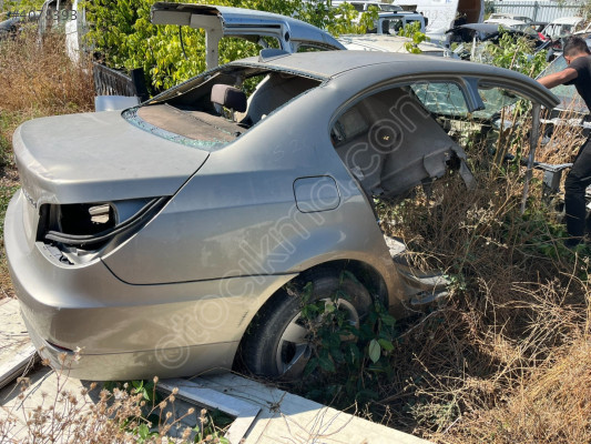 BMW 520 E60 SAĞ ARKA ÇAMURLUK ÜÇEL OTO ÇIKMA  BURSA