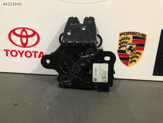 OPEL ASTRA J SEDAN BAGAJ KİLİDİ ORJİNAL